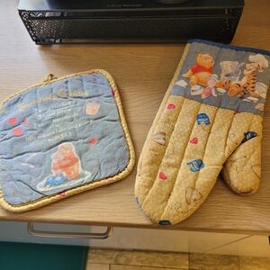 Winnie the Pooh Oven Mitt and Pot Holder Set - Blue and Tan